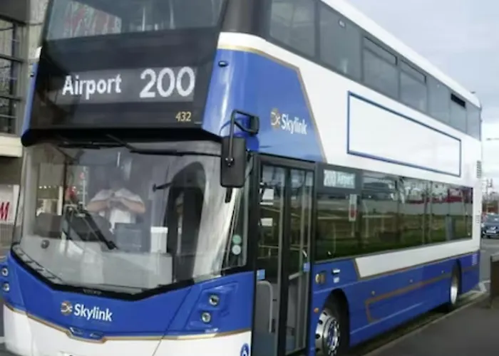 Lovely Rooms, Great Transport, Airport Bus, 5 Mins To Beach, Great Value 3* Edinburgh