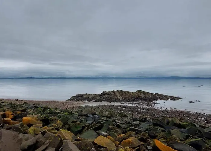 Guest house Lovely Rooms, Great Transport, Airport Bus, 5 Mins To Beach, Great Value 3*