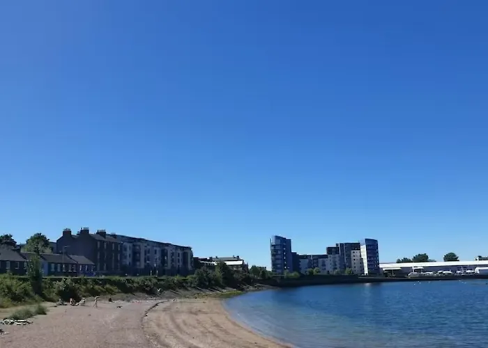 Guest house Lovely Rooms, Great Transport, Airport Bus, 5 Mins To Beach, Great Value 3*