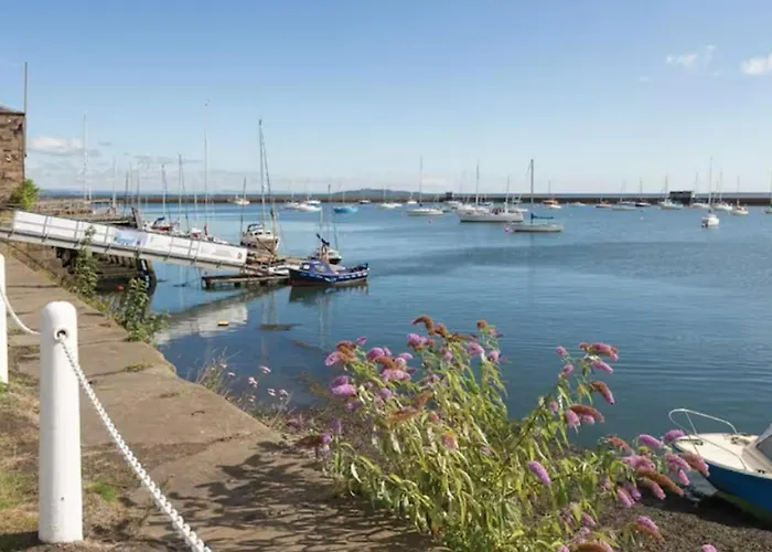 Lovely Rooms, Great Transport, Airport Bus, 5 Mins To Beach, Great Value Edinburgh