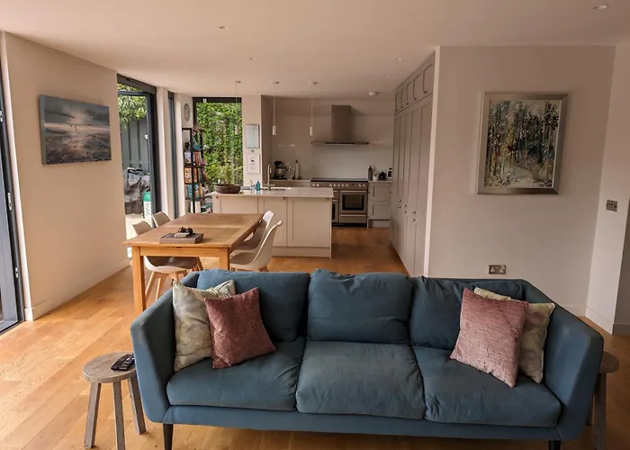 Beautiful Double Homeshare Great Location *