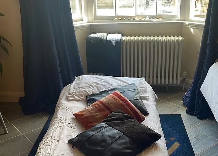 Private Bedroom In Detached In Newington Privat bolig *