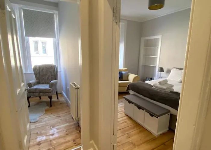 Gorgeous 2 Bed, Apartamento