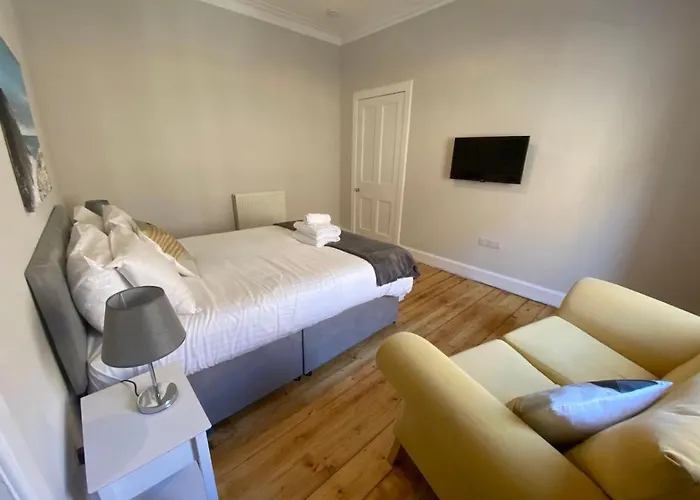 Gorgeous 2 Bed, *