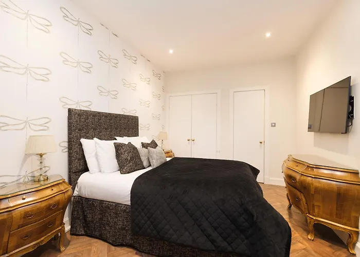 Argyl - 4 Bed On York Place, New Town *