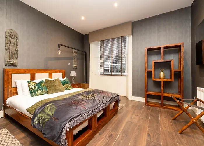 Argyl - 4 Bed On York Place, New Town *