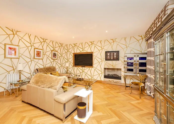 Argyl - 4 Bed On York Place, New Town *