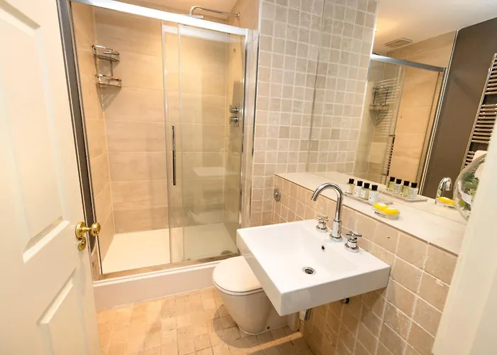 Argyl - 4 Bed On York Place, New Town *