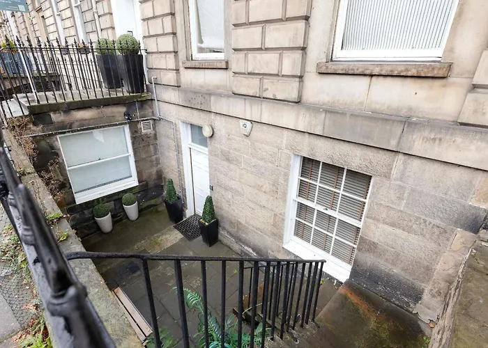 Argyl - 4 Bed On York Place, New Town *
