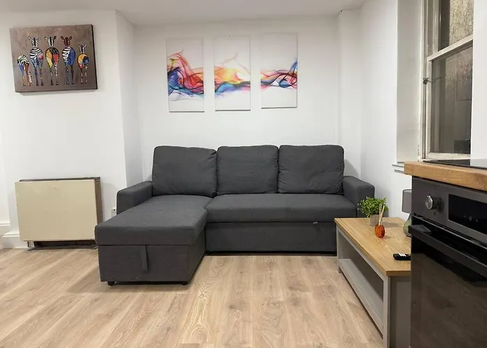 Modern 1 Bedroom - 5 Min Walk From Princess Street Eb1 *