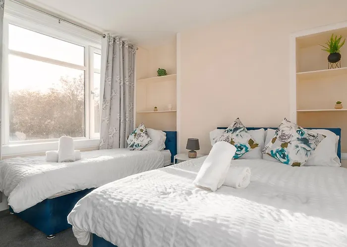 2 Bed Property, Sleeps 5, Free Parking, Near Centre Holiday home Edinburgh