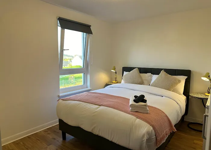 Cozy 2 Bedrooms With Private Parking Space And Garden Apartment Edinburgh
