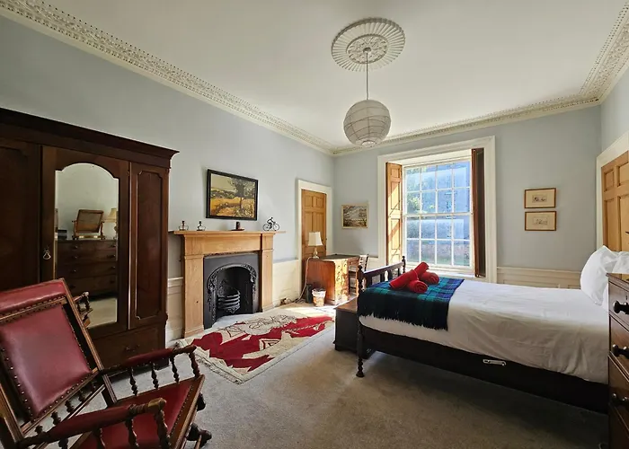 Unique New Town Near Princes Street Apartment