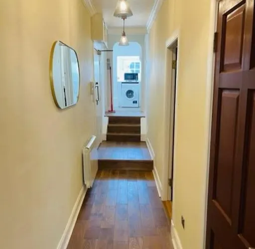 Stunning Royal Mile 2 Bedroom *