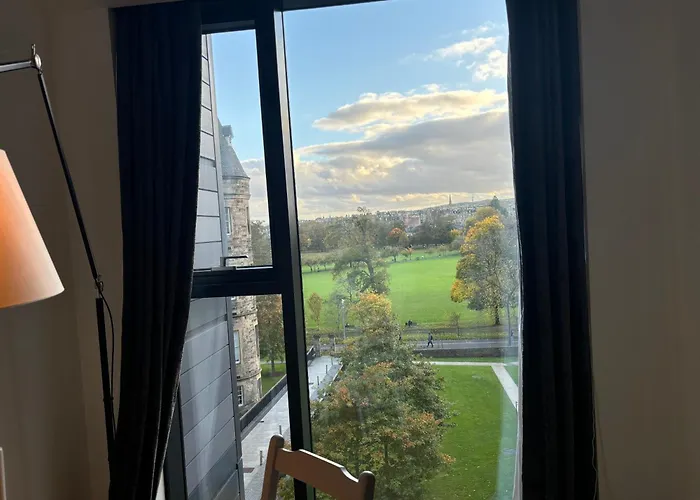 Executive Quartermile Near To Castle University With Park View *