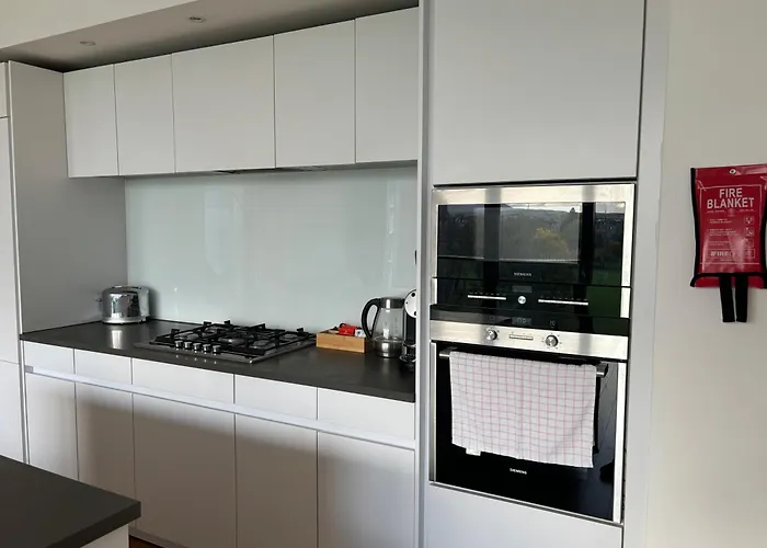 Executive Quartermile Near To Castle University With Park View Edinburgh