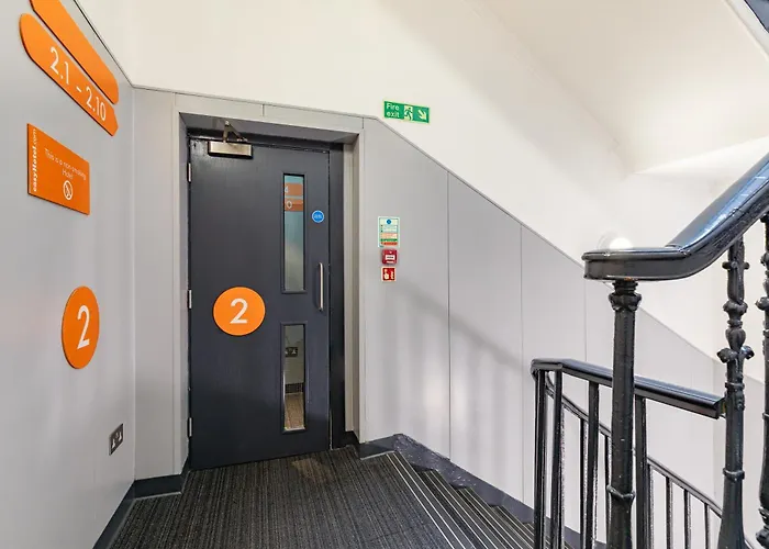 Easyhotel Отель