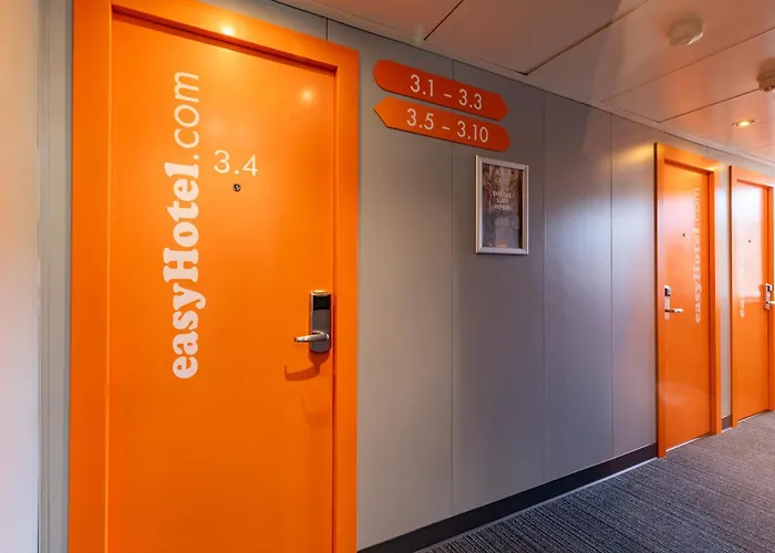 Easyhotel Отель