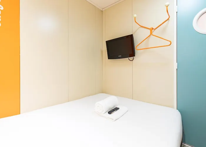 Easyhotel 2*