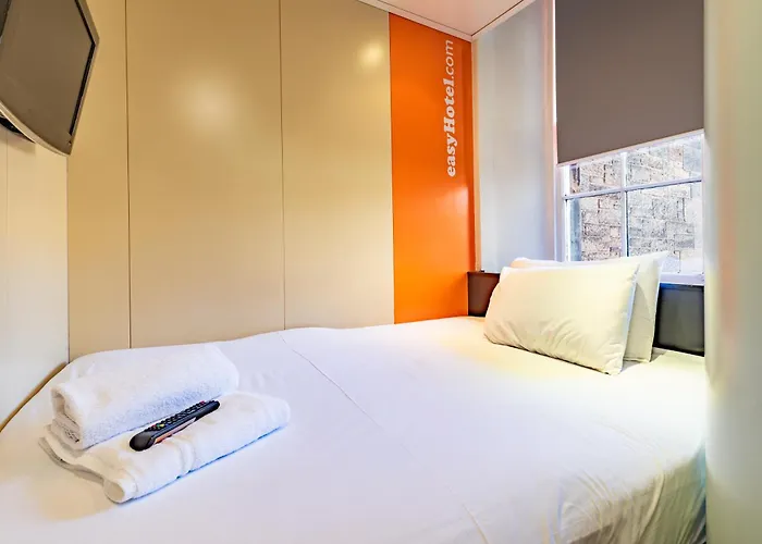Отель Easyhotel