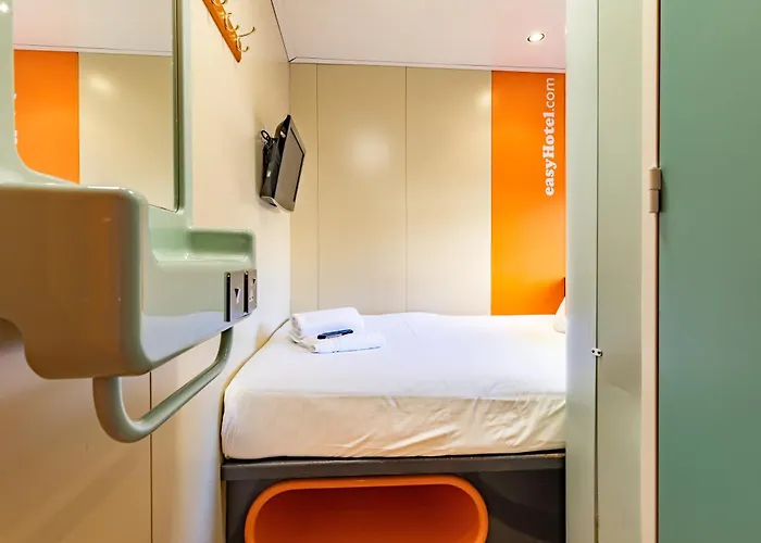 Отель Easyhotel 2*