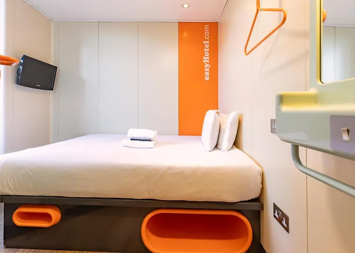 Easyhotel 2*