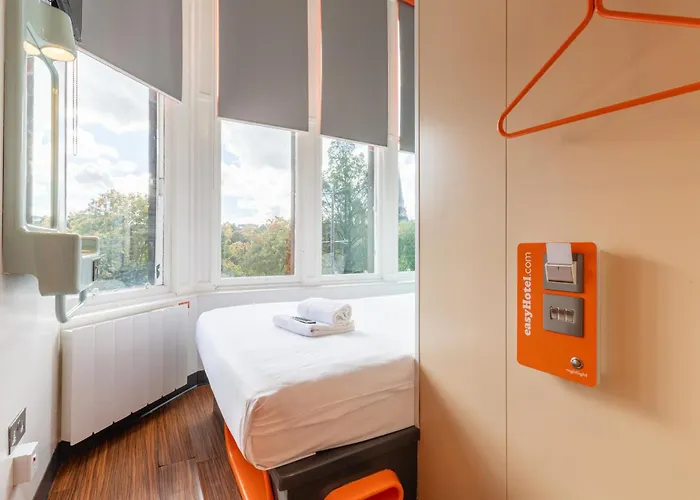 Easyhotel Отель 2*