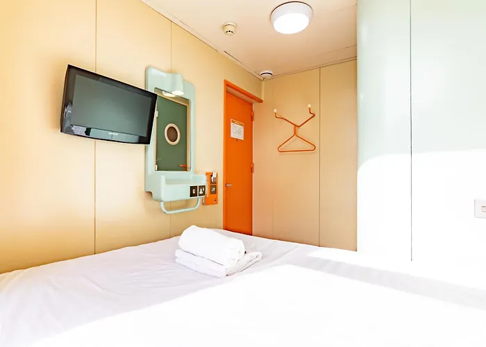 Easyhotel