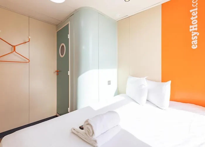 Отель Easyhotel