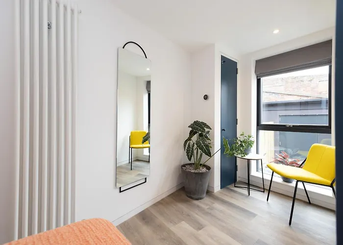 Argyl - Abbey Gate Near Holyrood *