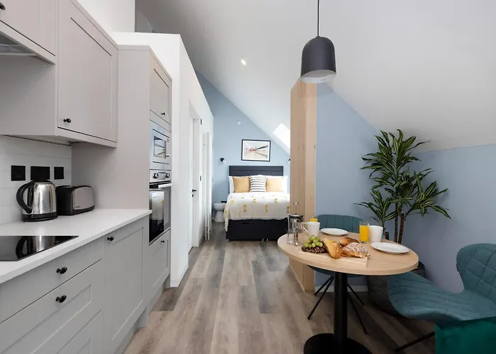 Argyl - Abbey Gate Near Holyrood Edinburgh