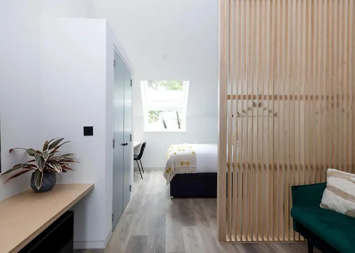 Argyl - Abbey Gate Near Holyrood *