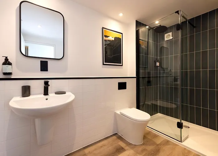 Argyl - Abbey Gate Near Holyrood Edinburgh