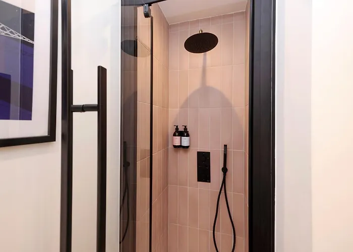 Argyl - Abbey Gate Near Holyrood Edinburgh