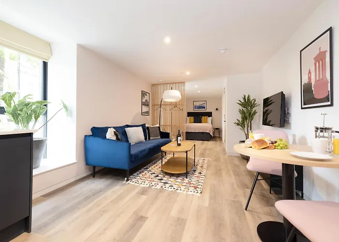 Argyl - Abbey Gate Near Holyrood