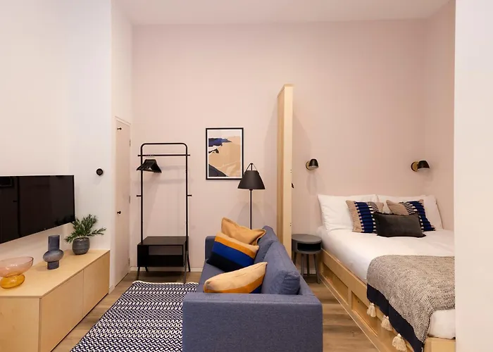 Argyl - Abbey Gate Near Holyrood *