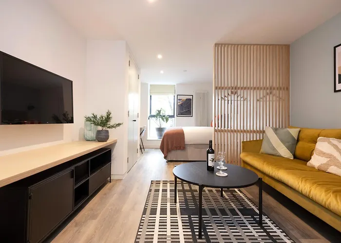 Argyl - Abbey Gate Near Holyrood *