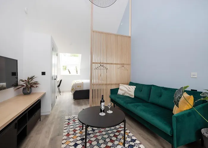 Argyl - Abbey Gate Near Holyrood *