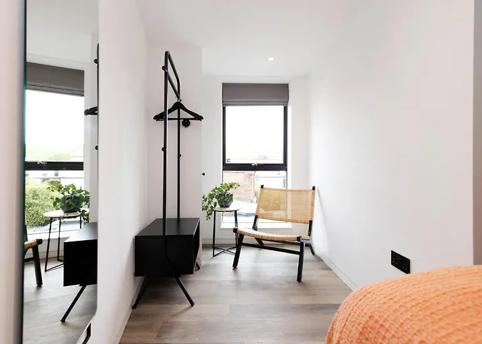 Argyl - Abbey Gate Near Holyrood Edinburgh