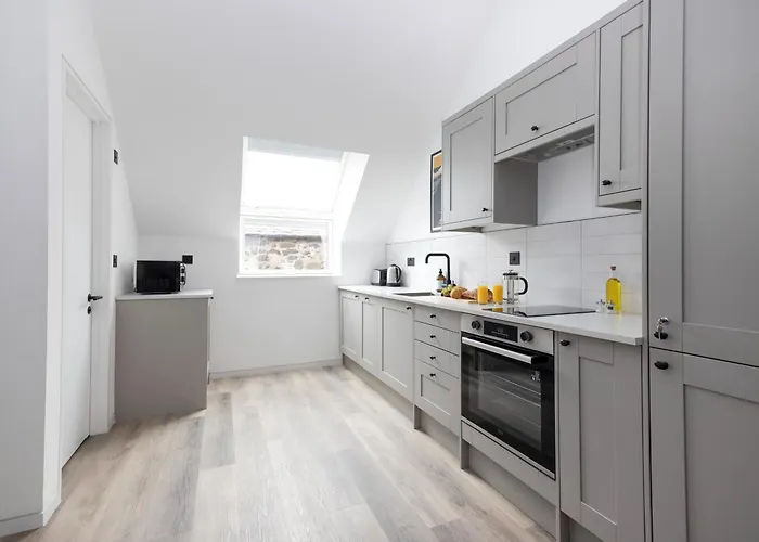 Argyl - Abbey Gate Near Holyrood