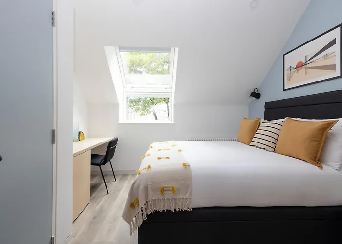 Argyl - Abbey Gate Near Holyrood *