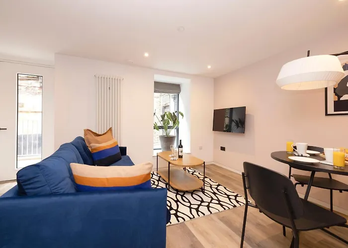 Argyl - Abbey Gate Near Holyrood