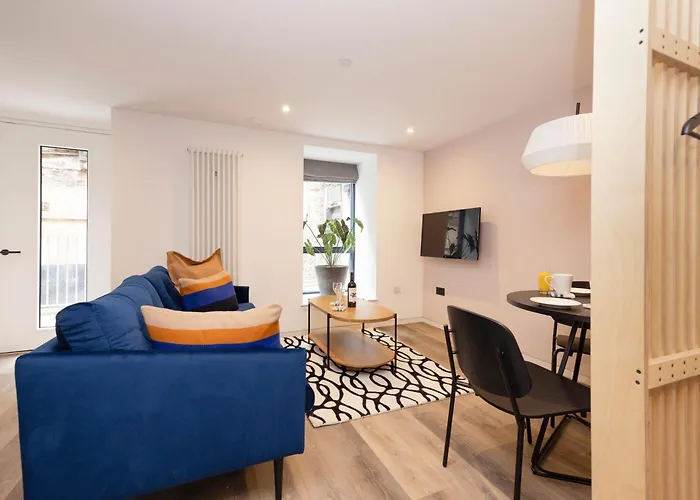 Argyl - Abbey Gate Near Holyrood *