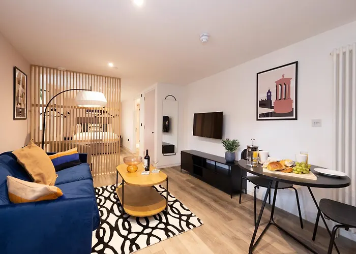 Argyl - Abbey Gate Near Holyrood *