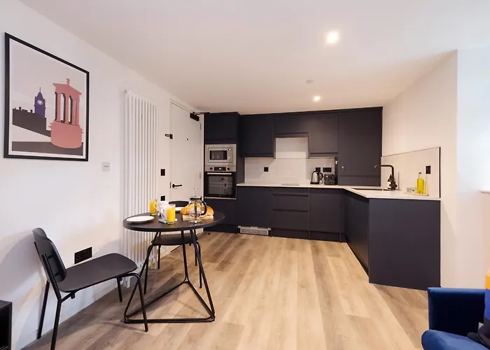 Argyl - Abbey Gate Near Holyrood