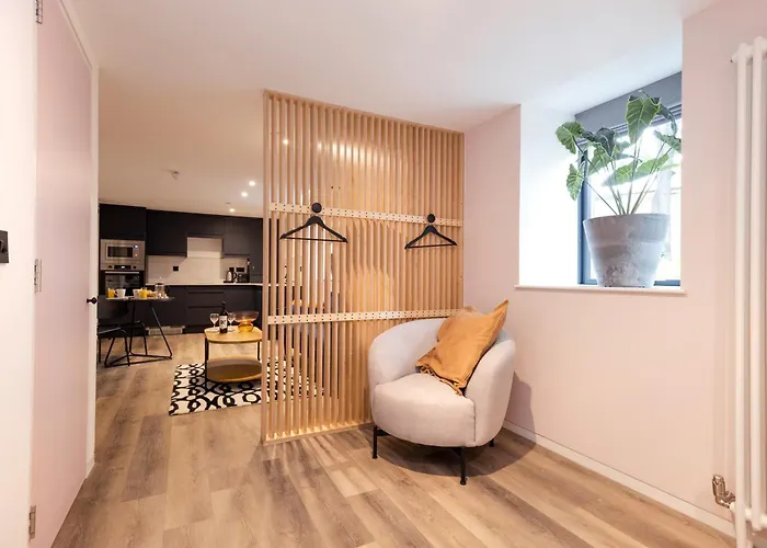 Argyl - Abbey Gate Near Holyrood *