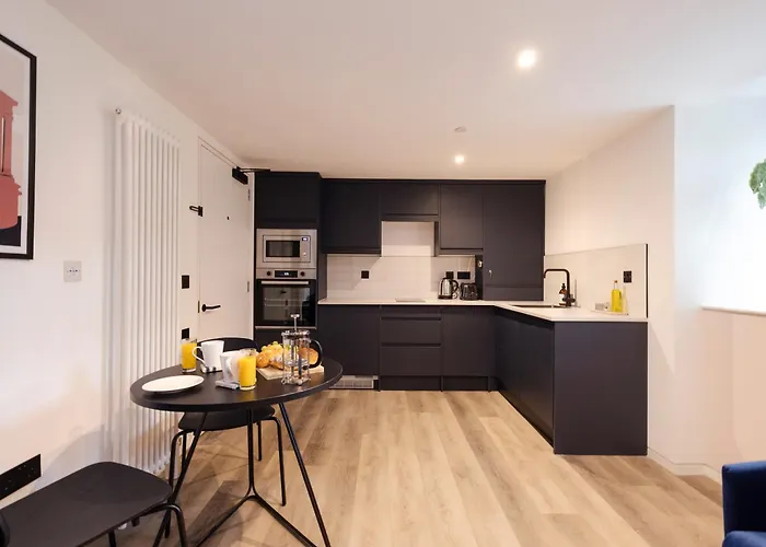 Argyl - Abbey Gate Near Holyrood