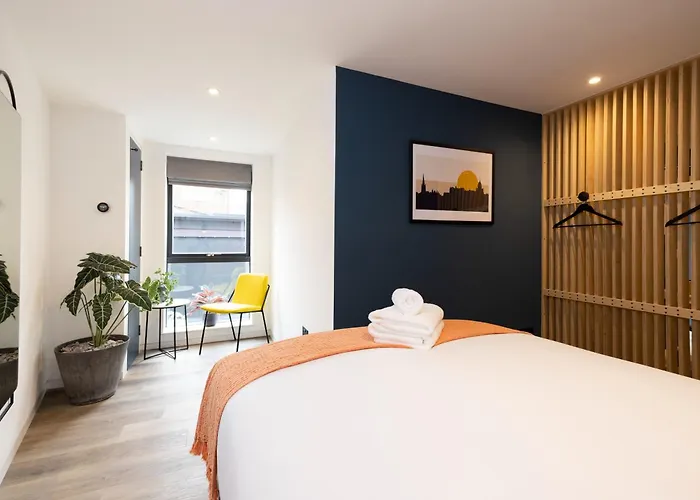 Argyl - Abbey Gate Near Holyrood Edinburgh