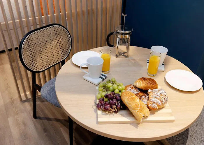 Argyl - Abbey Gate Near Holyrood *