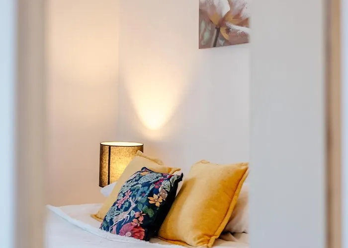 Fab Centre Flat شقة *